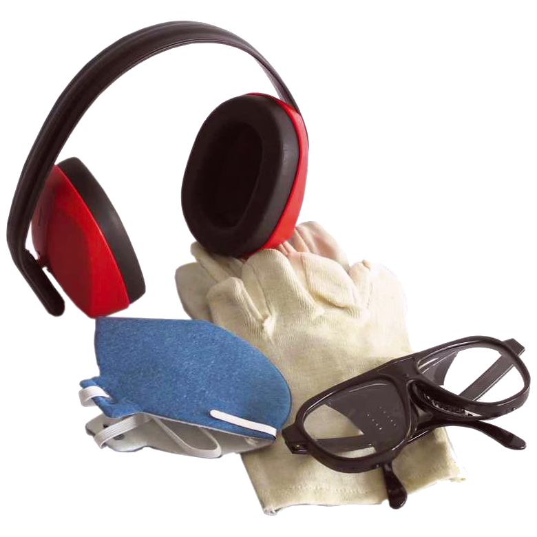 Een set persoonlijke beschermingsmiddelen op een witte achtergrond: rood-zwarte oorkappen, beige beschermhandschoenen, een blauwe wegwerpademhalingsmasker en een zwarte veiligheidsbril. De items liggen bij elkaar en tonen bescherming voor gehoor, handen, luchtwegen en ogen bij industrieel werk of doe-het-zelf klussen.